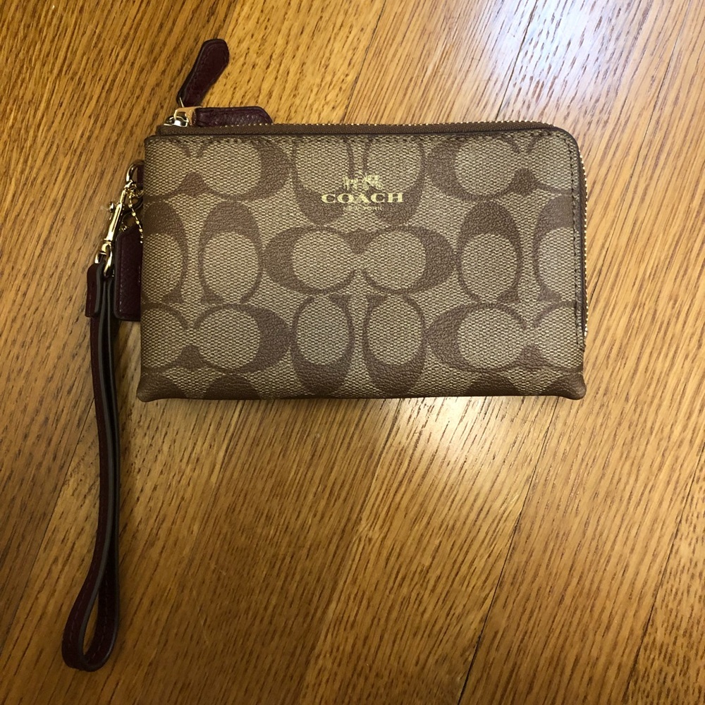 Coach Double Corner Zip Wristlet